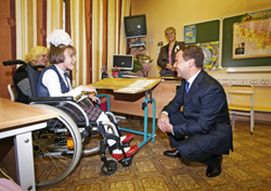 Il presidente russo Medvedev in visita alla Scuola 518 di Mosca