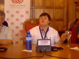 Pablo Pineda, giovane con sindrome di Down, insegna Educazione Speciale all'Università di Malaga in Spagna