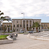 La facciata del Policlinico di Bari
