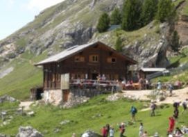 Il Rifugio Sandro Pertini nel Gruppo del Sassolungo (Dolomiti Trentine)
