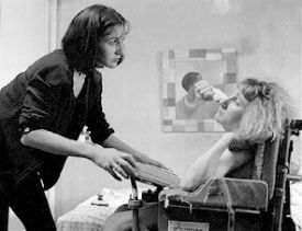 Nel 1998, Heather Rose, donna con una gravissima disabilità fisica, sceneggiò e fu attrice protagonista del film «Balla la mia canzone» di Rolf De Heer, ove rivendicò la propria femminilità, a partire dal suo corpo, che mostrò anche senza veli