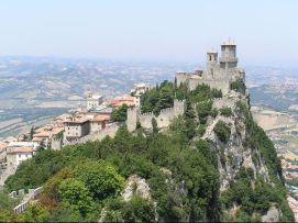 La rocca del Monte Titano, dove sorge la Repubblica di San Marino, tra Romagna e Marche