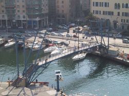 Non funzionano i montascale del ponte mobile, nella darsena del porto di Savona