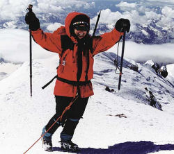 Lori Schneider, alpinista con sclerosi multipla che ha scalato l'Everest