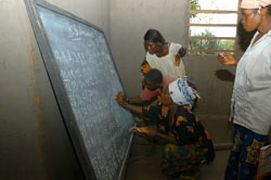 Una classe scolastica nel Burundi, in Africa (©UNESCO/Michel Ravassard)