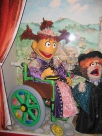 Katie, ideata all'interno della storica serie canadese di animazione «Sesame Park», è stato uno dei primi personaggi con disabilità nella TV per i ragazzi