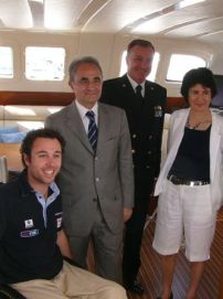 Il ministro della Difesa Arturo Parisi nel catamarano di Andrea Stella