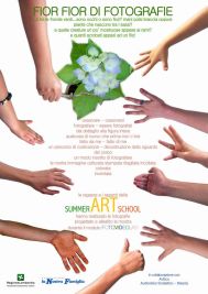 Il poster della mostra denominata «Fior fiore di fotografie», realizzata a Bosisio Parini (Lecco), nell'ambito di Summer Art School
