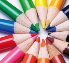 Punte convergenti di matite di colori diversi