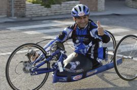 Alex Zanardi ha vinto la Sedicesima Maratona di Roma nella categoria handbike