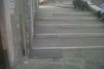 Un gradino sì e un gradino no, le rampe amovibili del Ponte delle Guglie di Venezia sono state "trafugate"