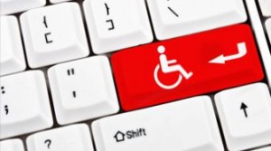 Tastiera di computer con un tasto rosso che ha il simbolo della disabilità