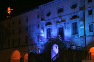 2 aprile 2013: il Castello di Udine illuminato di blu