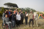 Foto di gruppo per le persone dell'ANFFAS, al Circolo Ippico I Due Pini di Modica (Ragusa)