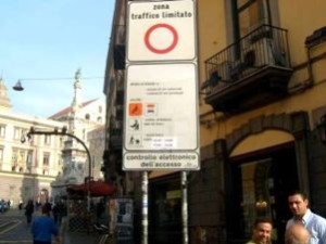Ingresso a ZTL (Zona a Traffico Limitato) di Napoli