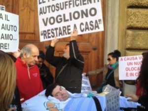 Manifestazione di protesta di malati di SLA (o con altre gravi forme di disabilità)