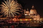 Un'immagine dei fuochi d'artificio, in occasione della Festa del Redentore a Venezia