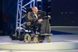 Stephen Hawking, durante la Cerimonia di Apertura delle Paralimpiadi di Londra 2012