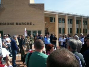 Manifestazione ad Ancona, davanti al Consiglio Regionale delle Marche