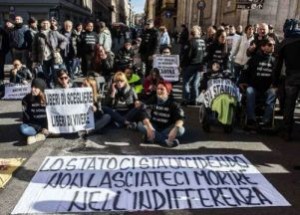 Protesta a Roma delle persone favorevoli al cosiddetto "metodo Stamina"