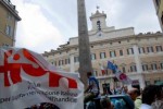 Immagine di repertorio di una manifestazione promossa negli anni scorsi dalla FISH davanti alla Camera dei Deputati di Palazzo Montecitorio a Roma