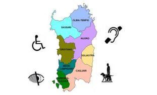 Mappa della Sardegna con le Province e a fianco loghi di alcune forme di disabilità