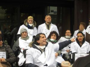 Pescara, 16 aprile, 2014: protesta dell'Associazione Carrozzine Determinbate per gli studi medici accessibili