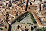 Immagine aerea del centro storico di Asti, con visione di Piazza Alfieri (foto di Mark Cooper)