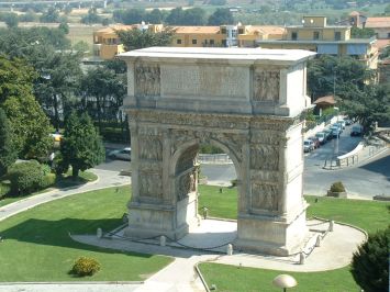 Benevento, Arco di Traiano