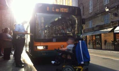 Luglio 2014: ragazzo con disabilità blocca un autobus a Parma