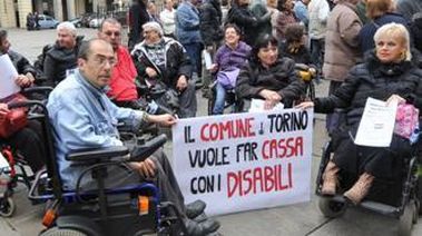 Protesta delle persone con disabilità a Torino, contro i trasporti del capoluogo piemontese