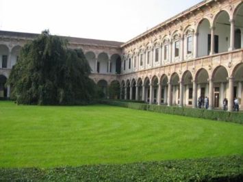 Chiostro della Facoltà di Giurisprudenza dell'Università Statale di Milano