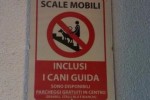 Il cartello apposto nel 2015 davanti alle scale mobili che portavano al centro storico di Belluno