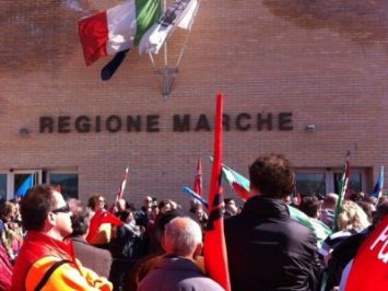 31 marzo 2015, manifestazione ad Ancona contro i tagli al Fondo Sociale Regionale