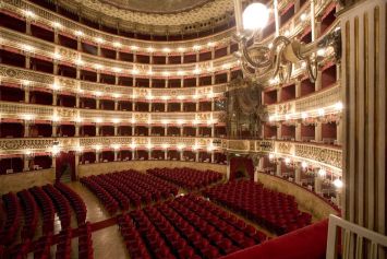 Interno del Teatro San Carlo di Napoli