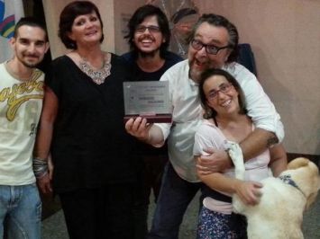 Foto di gruppo per Affetti Collaterali, dopo il premio vinto alla Rassegna Sergio Uliano di Torino