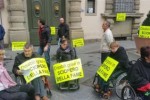 Un'immagine dello sciopero della fame attuato a Firenze nell'autunno scorso dalle persone con disabilità grave