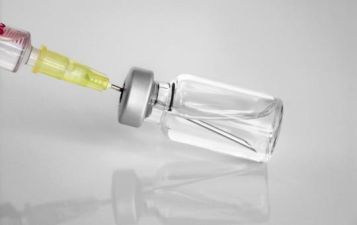 Siringa e boccetta di vaccino