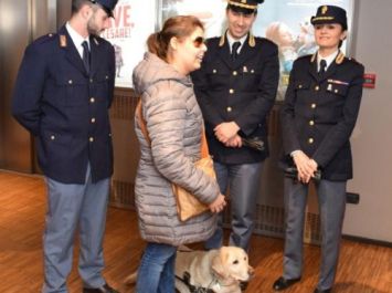 Milano, febbraio 2016: Roberta, Rasta e alcuni operatori della Polizia di Stato