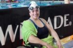 Denise Fresta ai bordi della piscina di Pescara, dove ha vinto due gare del Campionato Italiano Giovanile Promozionale di Nuoto Paralimpico