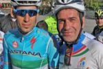 Maurizio Guanta (a destra), papà di Edy, affetto da distrofia muscolare di Duchenne, insieme al campione Vincenzo Nibali, spesso vicino alle sue iniziative ciclistiche di solidarietà
