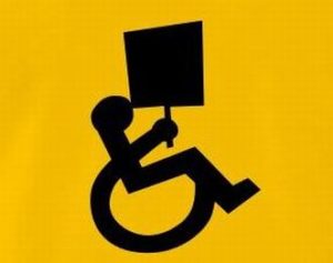 Logo disabilità con cartello di protesta