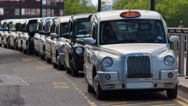 Fila di taxi a Londra