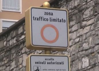 Cartello che indica una ZTL (Zona a Traffico Limitato)