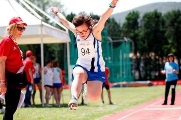 Giochi Nazionali Estivi Special Olympics 2017: atleta impegnata nel salto in lungo