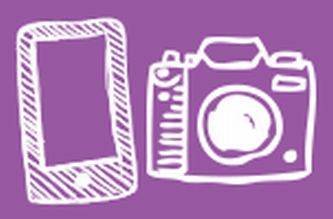 Disegno su sfondo viola, con smartphone e macchina fotografica