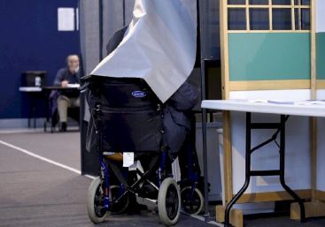 Persona con disabilità al voto
