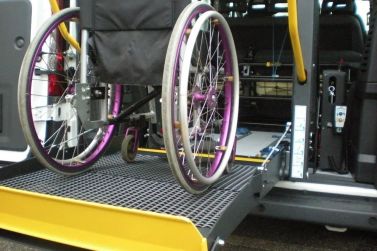 Pulmino trasporto per persone con disabilità