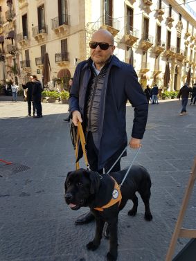 Mario Barbuto con cane guida