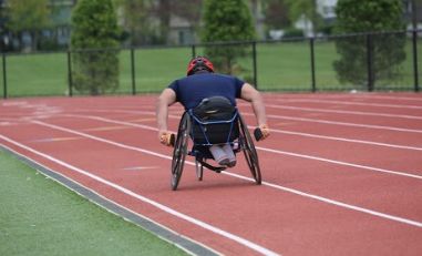 Atleta con disabilità motoria
